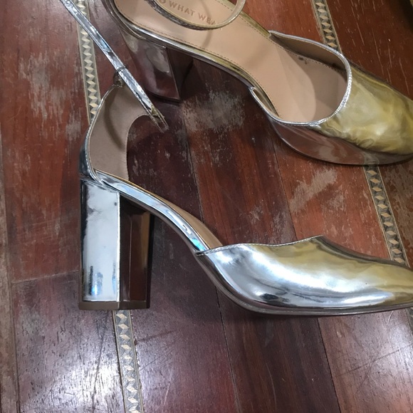 Metallic silver Block heel, closed toe shoe. - Picture 2 of 5